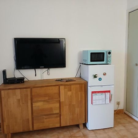 Sanary Les Gorguettes, Studio Avec Terrasse Vue Mer, A 10 Min A Pieds De La Plage Exterior photo