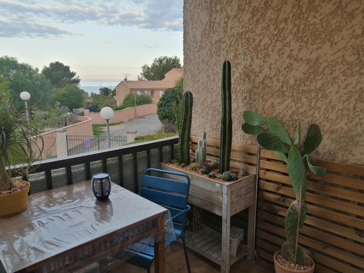 Sanary Les Gorguettes, Studio Avec Terrasse Vue Mer, A 10 Min A Pieds De La Plage Exterior photo